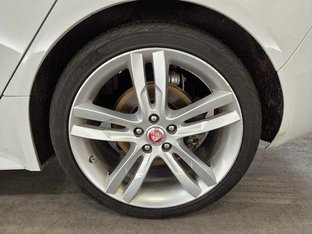 Jaguar xe 2.0 d portfolio automaat; hd-618-l - afbeelding 18 van  21