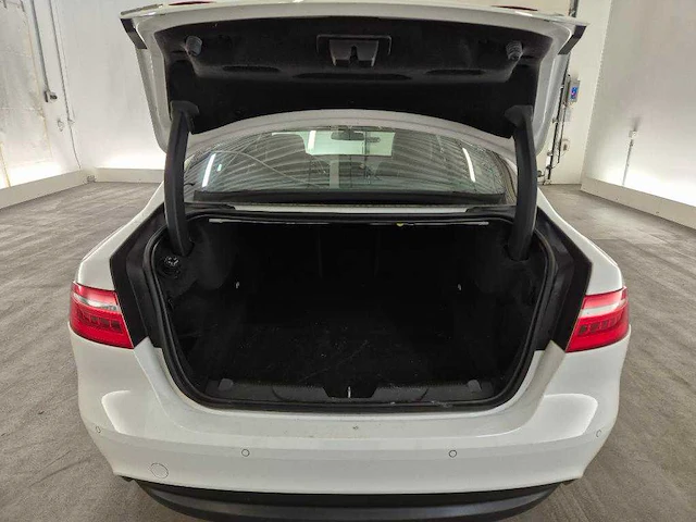 Jaguar xe 2.0 d portfolio automaat; hd-618-l - afbeelding 19 van  21