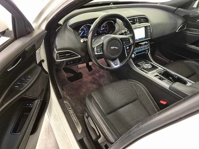 Jaguar xe 2.0 d portfolio automaat; hd-618-l - afbeelding 20 van  21