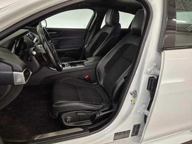 Jaguar xe 2.0 d portfolio automaat; hd-618-l - afbeelding 21 van  21