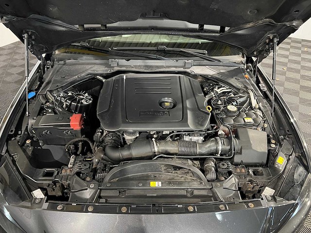 Jaguar xe 2.0 d portfolio, hv-350-r - afbeelding 3 van  12