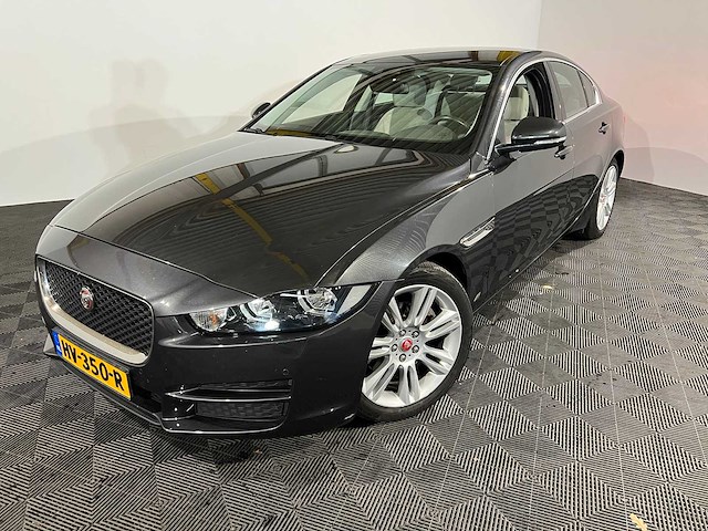 Jaguar xe 2.0 d portfolio, hv-350-r - afbeelding 1 van  12