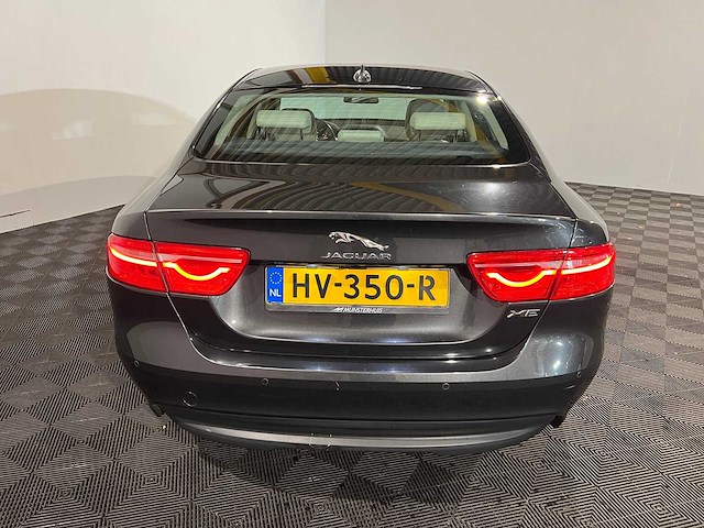 Jaguar xe 2.0 d portfolio, hv-350-r - afbeelding 6 van  12