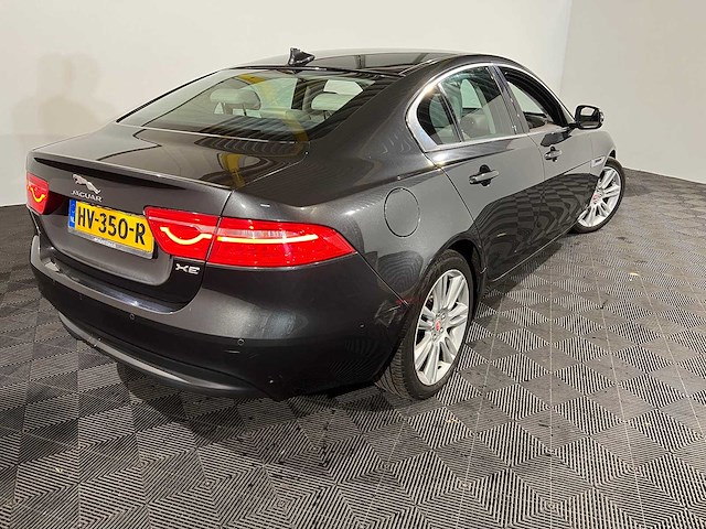 Jaguar xe 2.0 d portfolio, hv-350-r - afbeelding 8 van  12