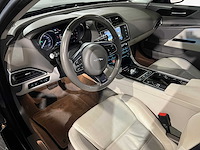 Jaguar xe 2.0 d portfolio, hv-350-r - afbeelding 10 van  12