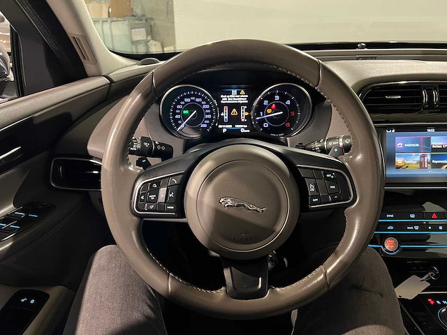 Jaguar xe 2.0 d portfolio, hv-350-r - afbeelding 12 van  12