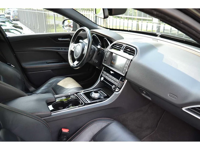 Jaguar xe 25t prestige business - personenauto - afbeelding 11 van  38