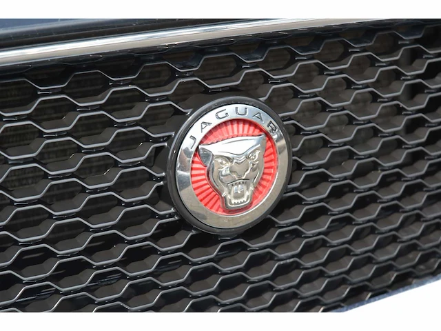 Jaguar xe 25t prestige business - personenauto - afbeelding 30 van  38
