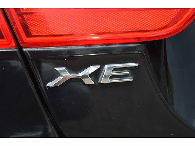 Jaguar xe 25t prestige business - personenauto - afbeelding 31 van  38