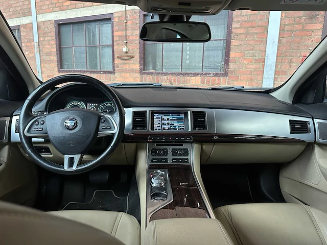 Jaguar xf 2.0 luxury (origineel-nl) 241pk 2015, 8-zkt-10 - afbeelding 8 van  45
