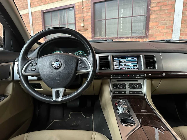 Jaguar xf 2.0 luxury (origineel-nl) 241pk 2015, 8-zkt-10 - afbeelding 9 van  45