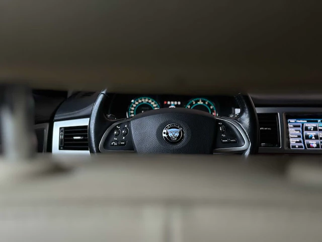 Jaguar xf 2.0 luxury (origineel-nl) 241pk 2015, 8-zkt-10 - afbeelding 10 van  45