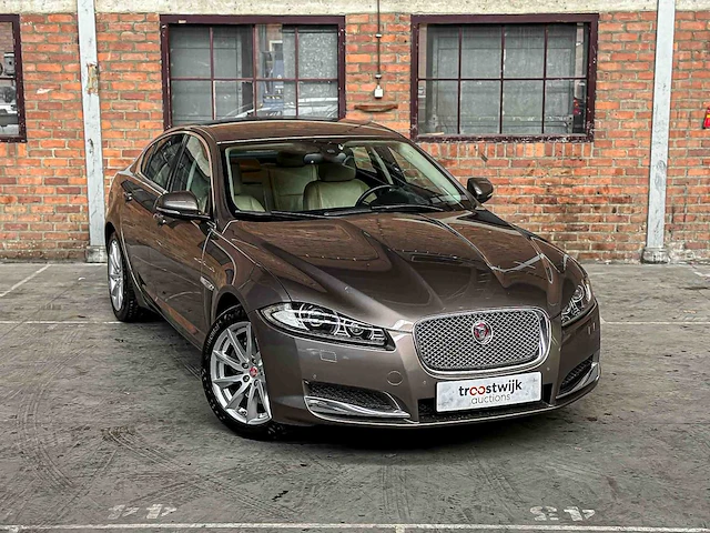 Jaguar xf 2.0 luxury (origineel-nl) 241pk 2015, 8-zkt-10 - afbeelding 41 van  45