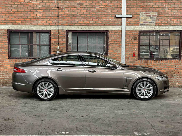 Jaguar xf 2.0 luxury (origineel-nl) 241pk 2015, 8-zkt-10 - afbeelding 43 van  45