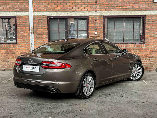 Jaguar xf 2.0 luxury (origineel-nl) 241pk 2015, 8-zkt-10 - afbeelding 44 van  45