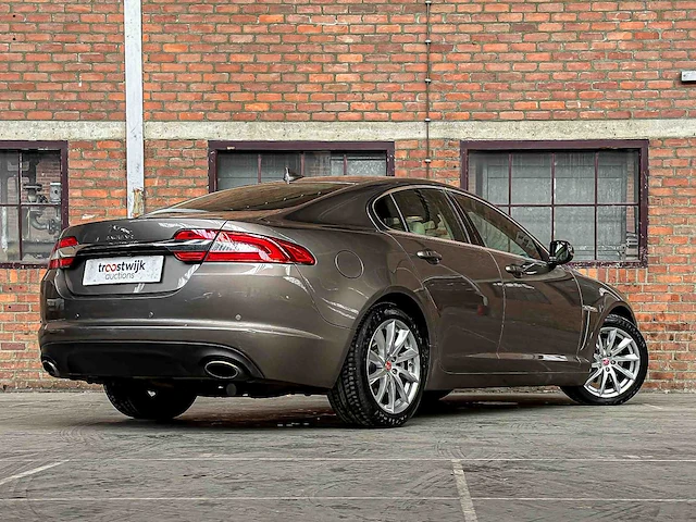 Jaguar xf 2.0 luxury (origineel-nl) 241pk 2015, 8-zkt-10 - afbeelding 45 van  45