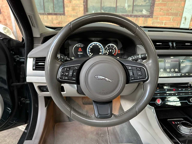 Jaguar xf 2.0d portfolio 179pk 2017, nd-065-g - afbeelding 10 van  43