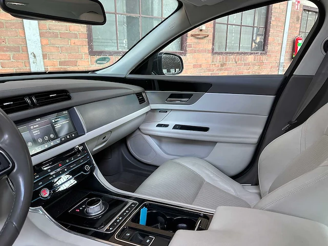 Jaguar xf 2.0d portfolio 179pk 2017, nd-065-g - afbeelding 11 van  43