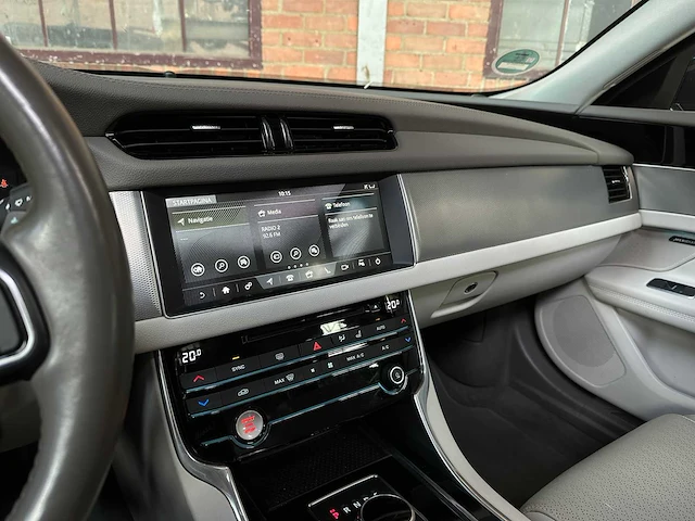 Jaguar xf 2.0d portfolio 179pk 2017, nd-065-g - afbeelding 19 van  43