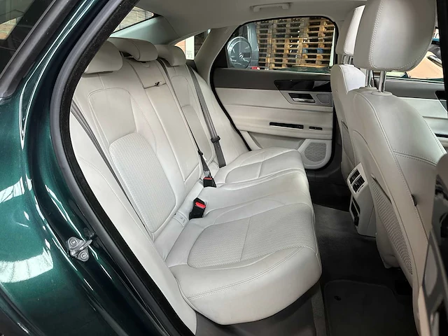 Jaguar xf 2.0d portfolio 179pk 2017, nd-065-g - afbeelding 33 van  43
