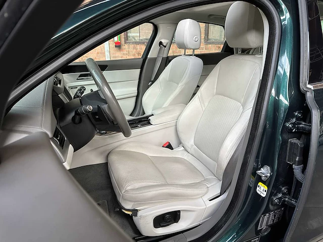 Jaguar xf 2.0d portfolio 179pk 2017, nd-065-g - afbeelding 31 van  43