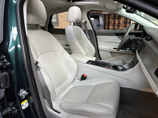 Jaguar xf 2.0d portfolio 179pk 2017, nd-065-g - afbeelding 35 van  43