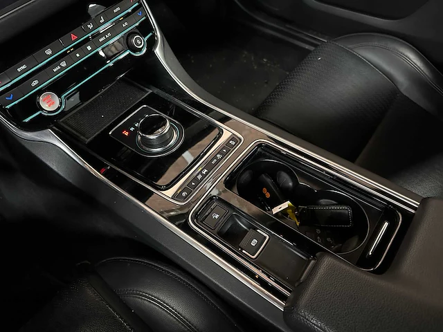 Jaguar xf 20d prestige aut 180pk 2018 - afbeelding 10 van  34