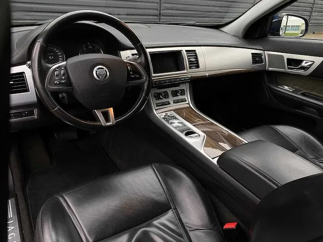Jaguar xf 2.2d premium business edition automaat, 6-zrb-54 - afbeelding 18 van  20