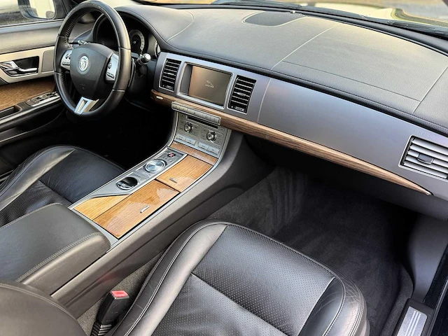 Jaguar xf 2.7d v6 premium luxury origineel nederlands nap 50-gbx-5 - afbeelding 7 van  17