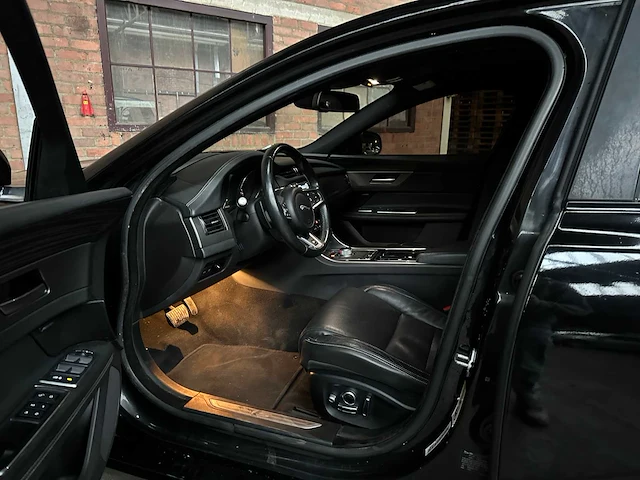 Jaguar xf 3.0 v6 s sc aws dohc 24v 340pk 2016 - afbeelding 28 van  46