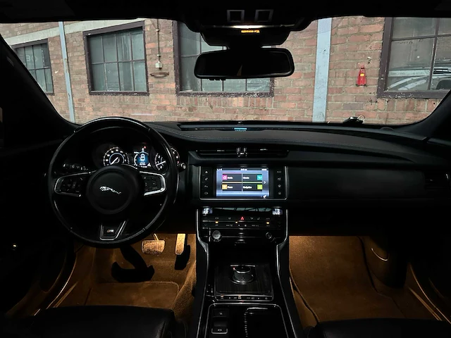 Jaguar xf 3.0 v6 s sc aws dohc 24v 340pk 2016 - afbeelding 33 van  46