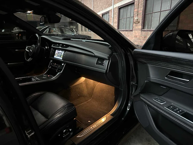 Jaguar xf 3.0 v6 s sc aws dohc 24v 340pk 2016 - afbeelding 36 van  46