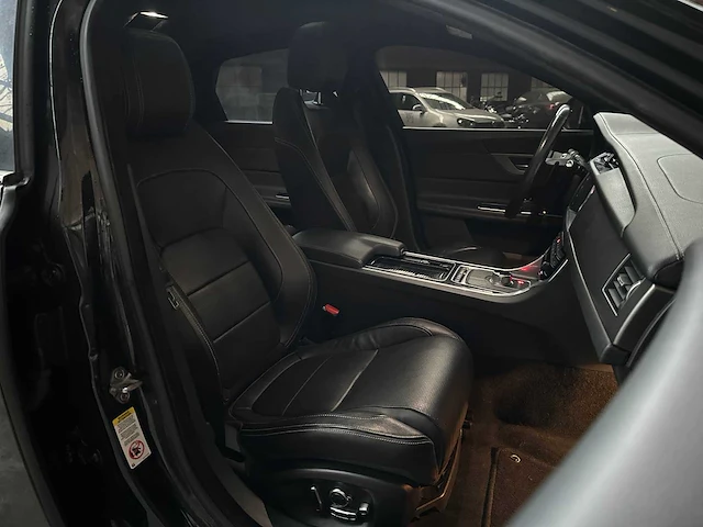 Jaguar xf 3.0 v6 s sc aws dohc 24v 340pk 2016 - afbeelding 37 van  46