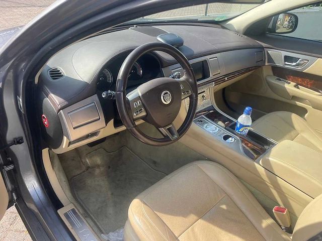 Jaguar xf 3.0d v6 premium luxury 2011 | zj-470-t - afbeelding 9 van  11