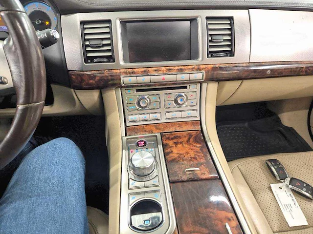 Jaguar xf 3.0d v6 premium luxury; np-674-t - afbeelding 8 van  18