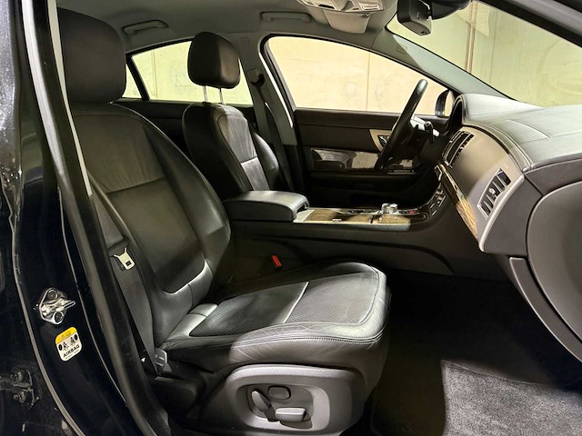 Jaguar xf 4.2 sv8 supercharged v8 416pk 2008, x-627-sx youngtimer - afbeelding 38 van  44