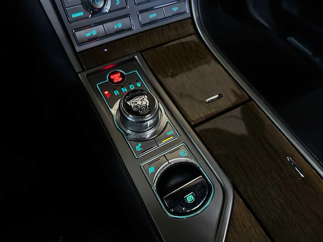 Jaguar xf r 5.0 v8 supercharged 510pk 2011 - afbeelding 20 van  48