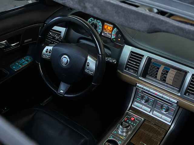 Jaguar xf r 5.0 v8 supercharged 510pk 2011 - afbeelding 37 van  48