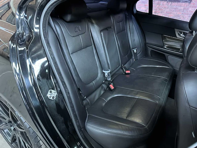 Jaguar xf r 5.0 v8 supercharged 510pk 2011 - afbeelding 40 van  48