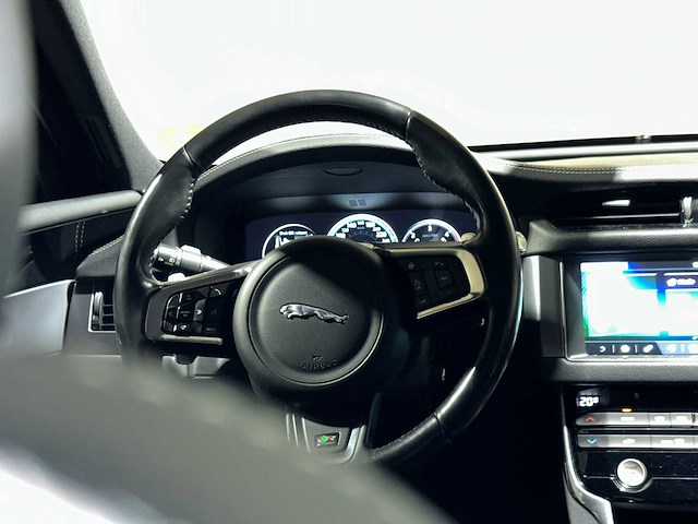 Jaguar xf sportbrake 2.0d portfolio 179pk 2017 (origineel-nl), pz-465-j - afbeelding 9 van  45