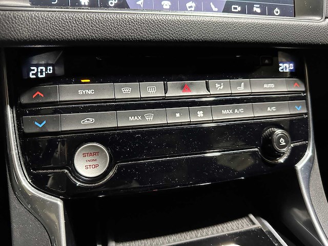 Jaguar xf sportbrake 2.0d portfolio 179pk 2017 (origineel-nl), pz-465-j - afbeelding 17 van  45