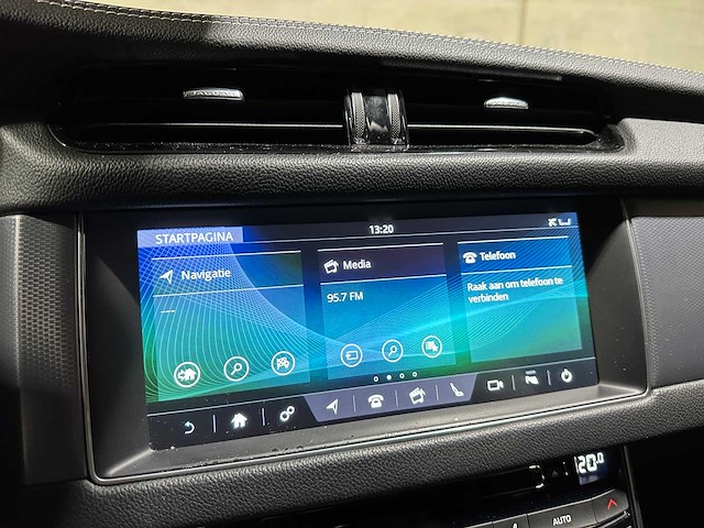 Jaguar xf sportbrake 2.0d portfolio 179pk 2017 (origineel-nl), pz-465-j - afbeelding 18 van  45