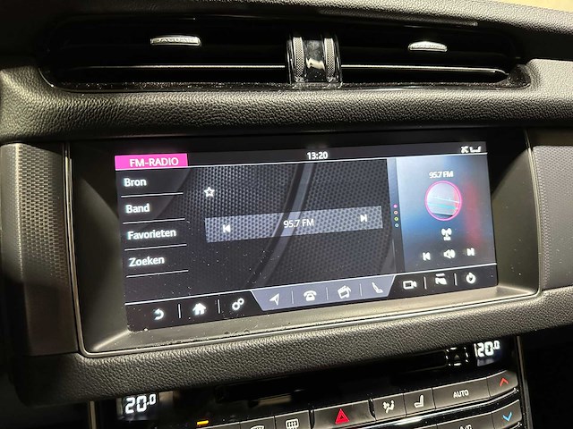 Jaguar xf sportbrake 2.0d portfolio 179pk 2017 (origineel-nl), pz-465-j - afbeelding 21 van  45