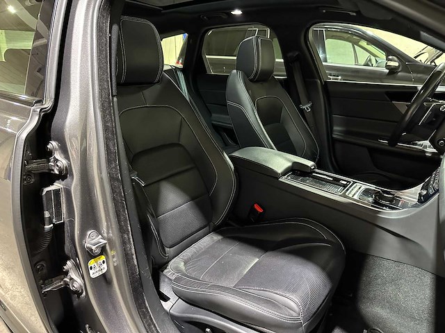 Jaguar xf sportbrake 2.0d portfolio 179pk 2017 (origineel-nl), pz-465-j - afbeelding 32 van  45