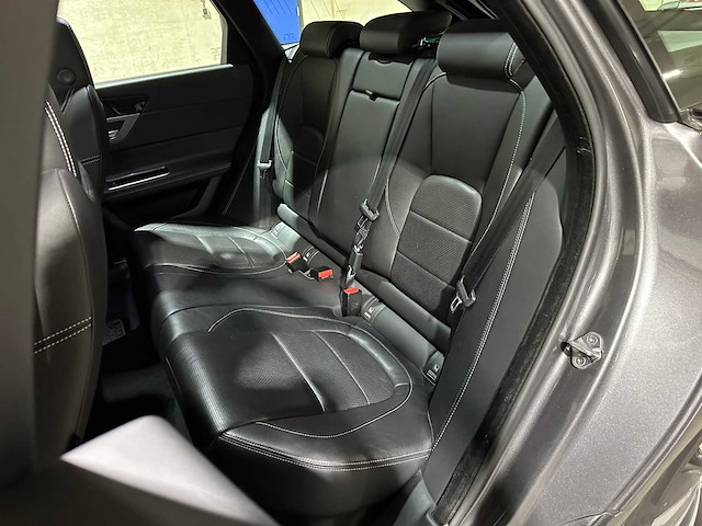 Jaguar xf sportbrake 2.0d portfolio 179pk 2017 (origineel-nl), pz-465-j - afbeelding 35 van  45