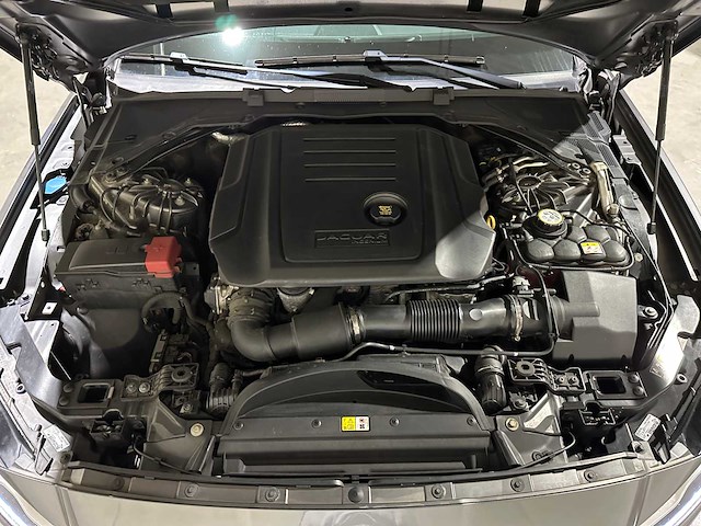 Jaguar xf sportbrake 2.0d portfolio 179pk 2017 (origineel-nl), pz-465-j - afbeelding 37 van  45