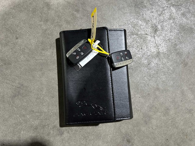 Jaguar xf sportbrake 2.0d portfolio 179pk 2017 (origineel-nl), pz-465-j - afbeelding 38 van  45