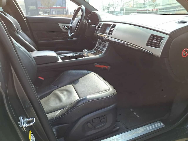 Jaguar xf sportbrake 2.2d r-sport - 2015 - 163pk - afbeelding 15 van  40
