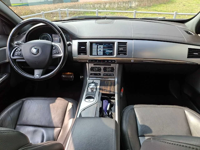 Jaguar xf sportbrake 2.2d r-sport - 2015 - 163pk - afbeelding 37 van  40