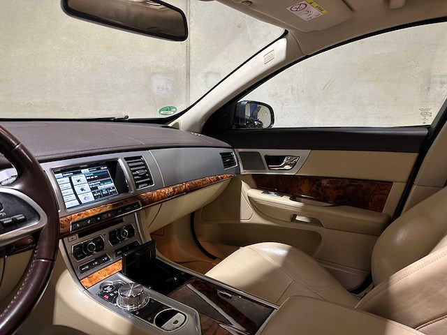 Jaguar xf sportbrake 3.0d v6 s 275pk 2014, h-699-xt - afbeelding 15 van  46